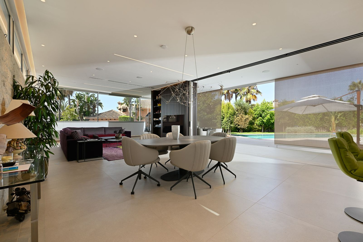 Se vende Villa - Chalet de 6 dormitorios en Costa Del Sol, Málaga, España