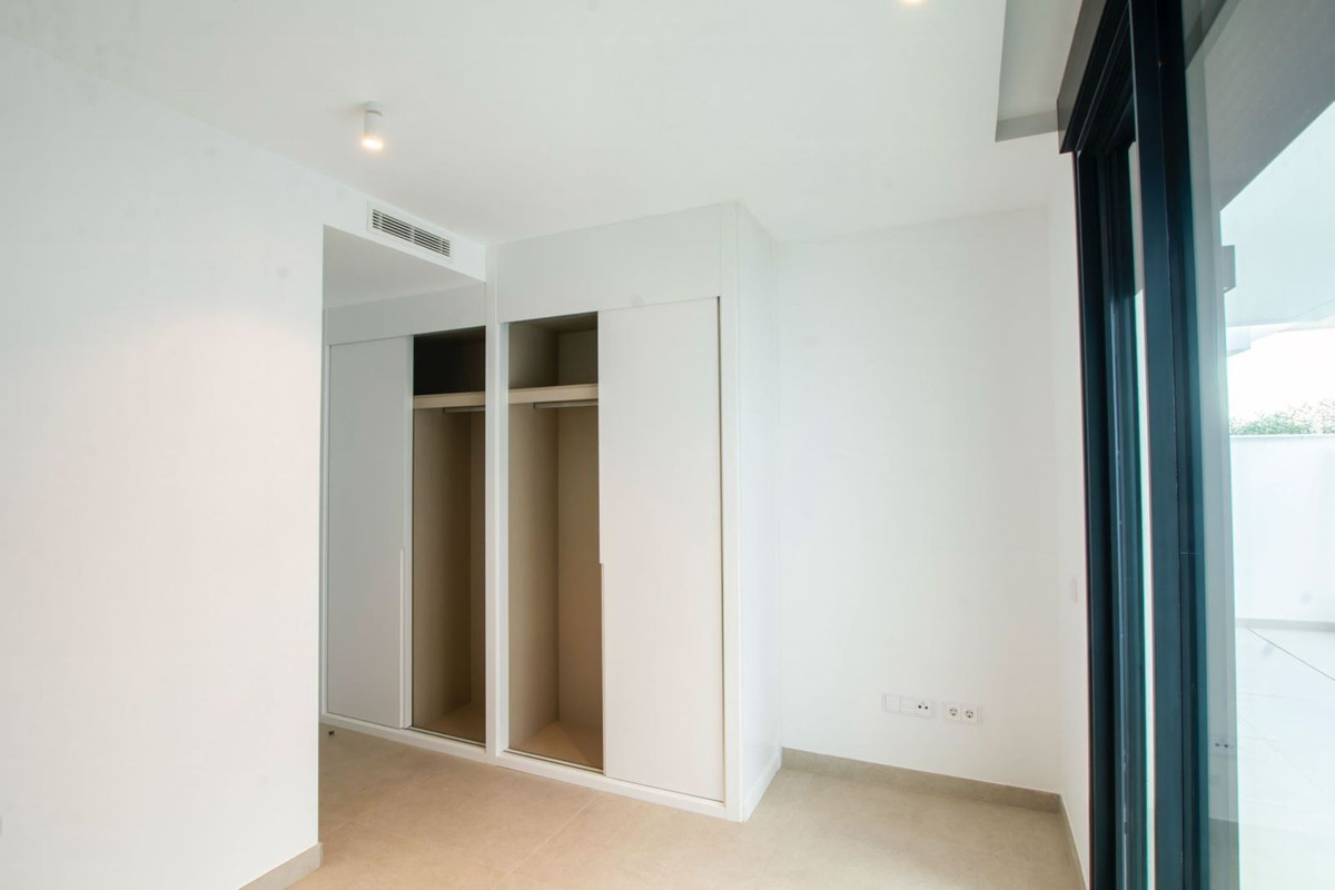 Se vende Apartamento Planta Baja de 3 dormitorios en Costa Del Sol, Málaga, España