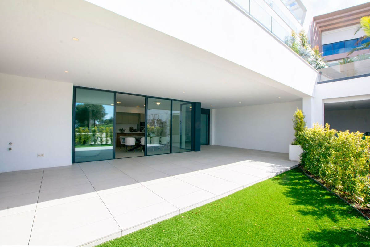 Se vende Apartamento Planta Baja de 3 dormitorios en Costa Del Sol, Málaga, España