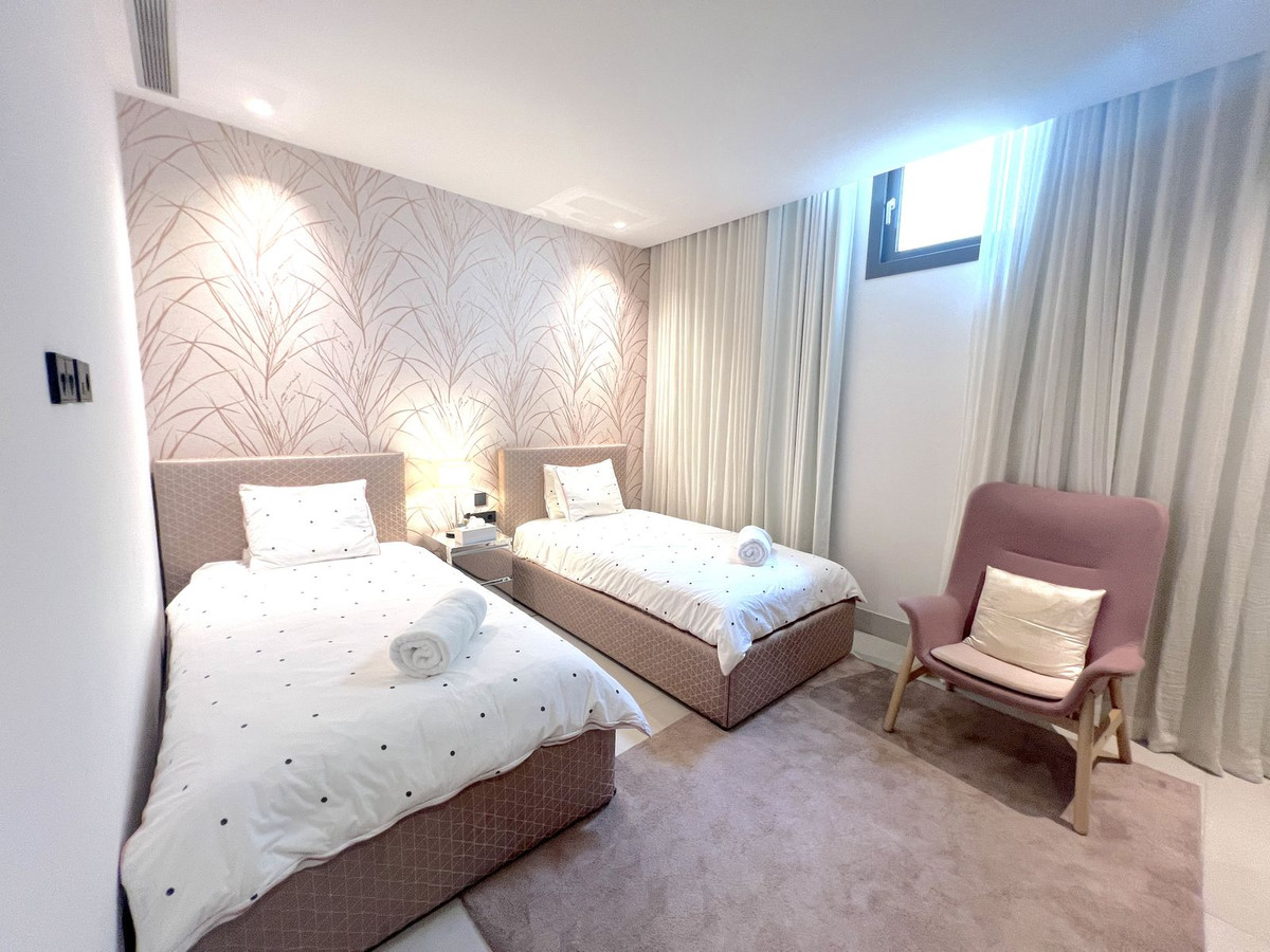 Se vende Dúplex de 5 dormitorios en Costa Del Sol, Málaga, España