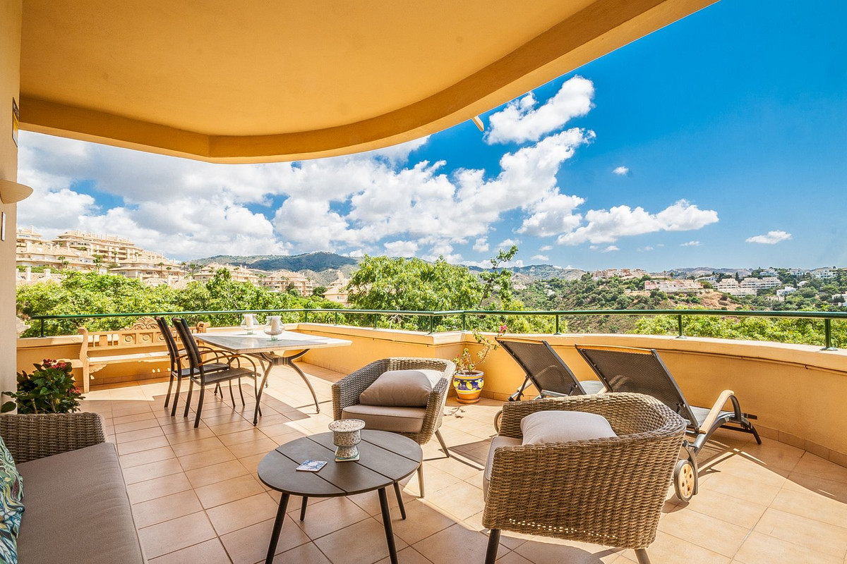 3 Bed Apartment for sale in Elviria Costa Del Sol, Málaga, Spain
