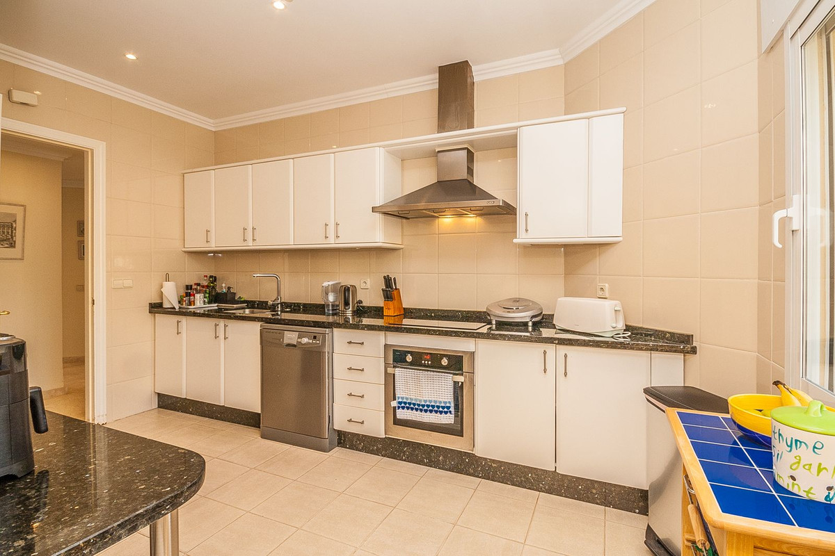 3 Bed Apartment for sale in Elviria Costa Del Sol, Málaga, Spain