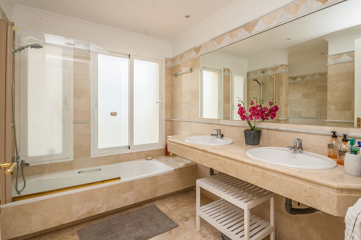 3 Bed Apartment for sale in Elviria Costa Del Sol, Málaga, Spain