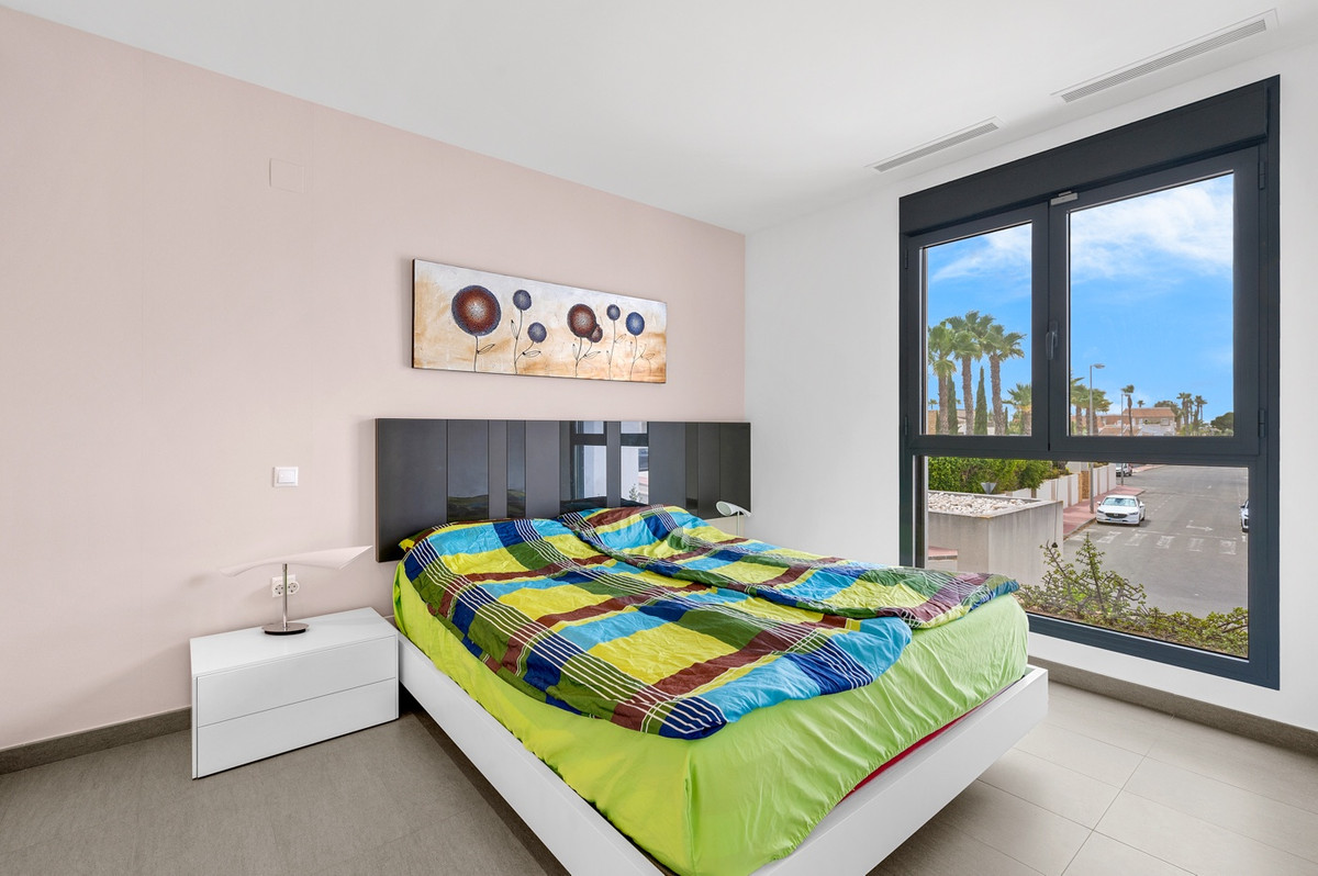 Se vende Villa - Chalet de 3 dormitorios en Costa Blanca, Alicante, España