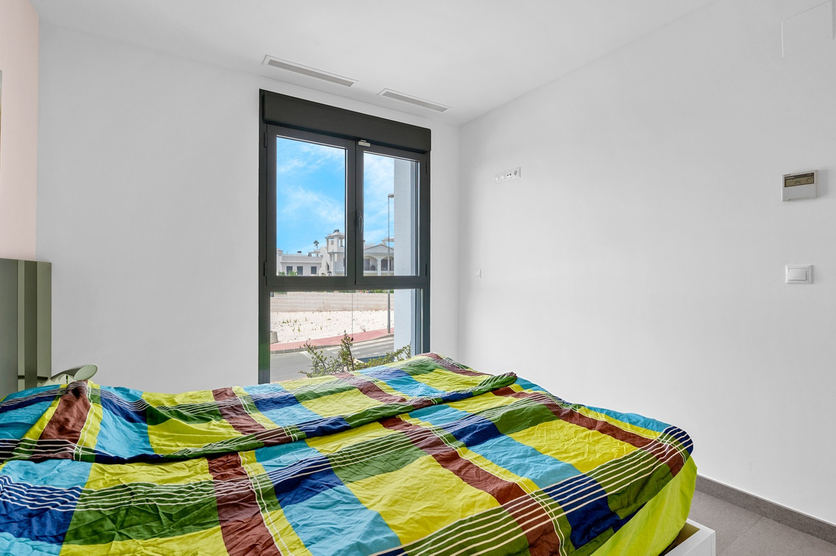 Se vende Villa - Chalet de 3 dormitorios en Costa Blanca, Alicante, España