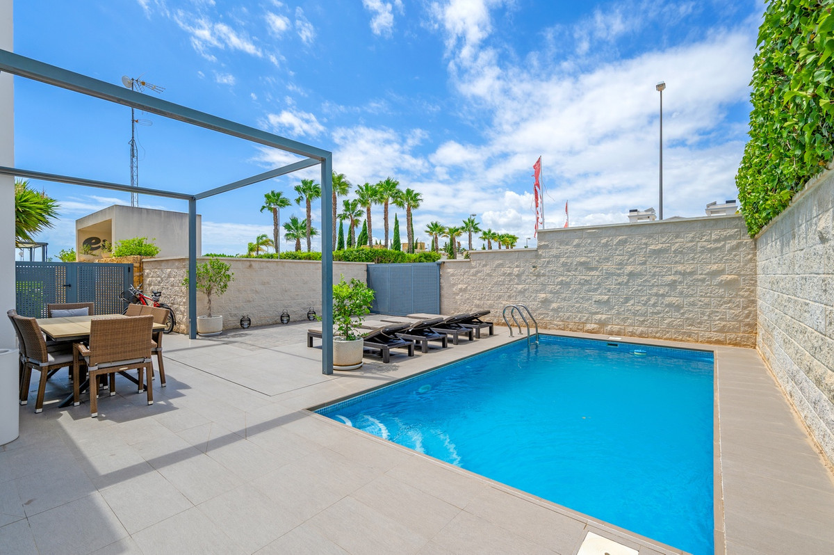 Se vende Villa - Chalet de 3 dormitorios en Costa Blanca, Alicante, España