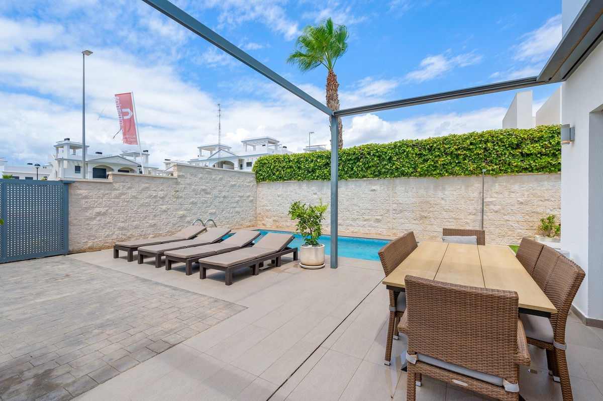 Se vende Villa - Chalet de 3 dormitorios en Costa Blanca, Alicante, España
