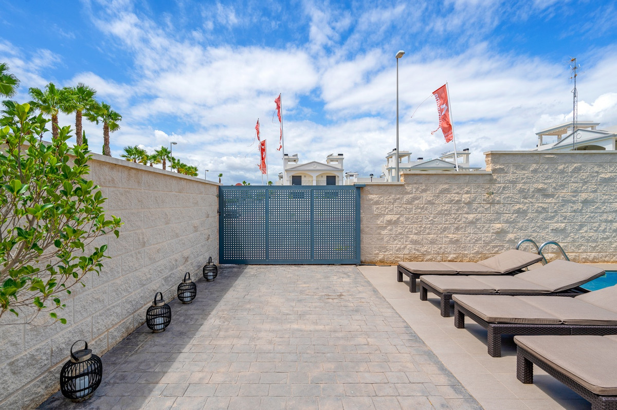 Se vende Villa - Chalet de 3 dormitorios en Costa Blanca, Alicante, España