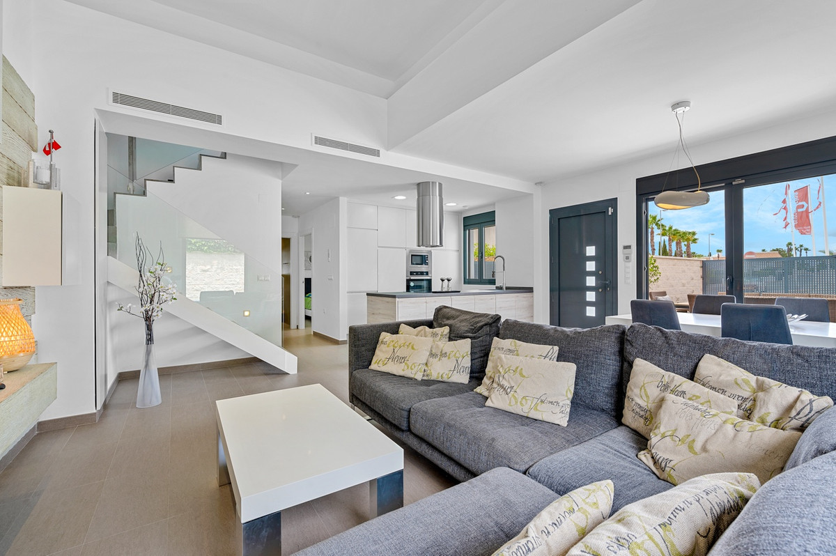 Se vende Villa - Chalet de 3 dormitorios en Costa Blanca, Alicante, España