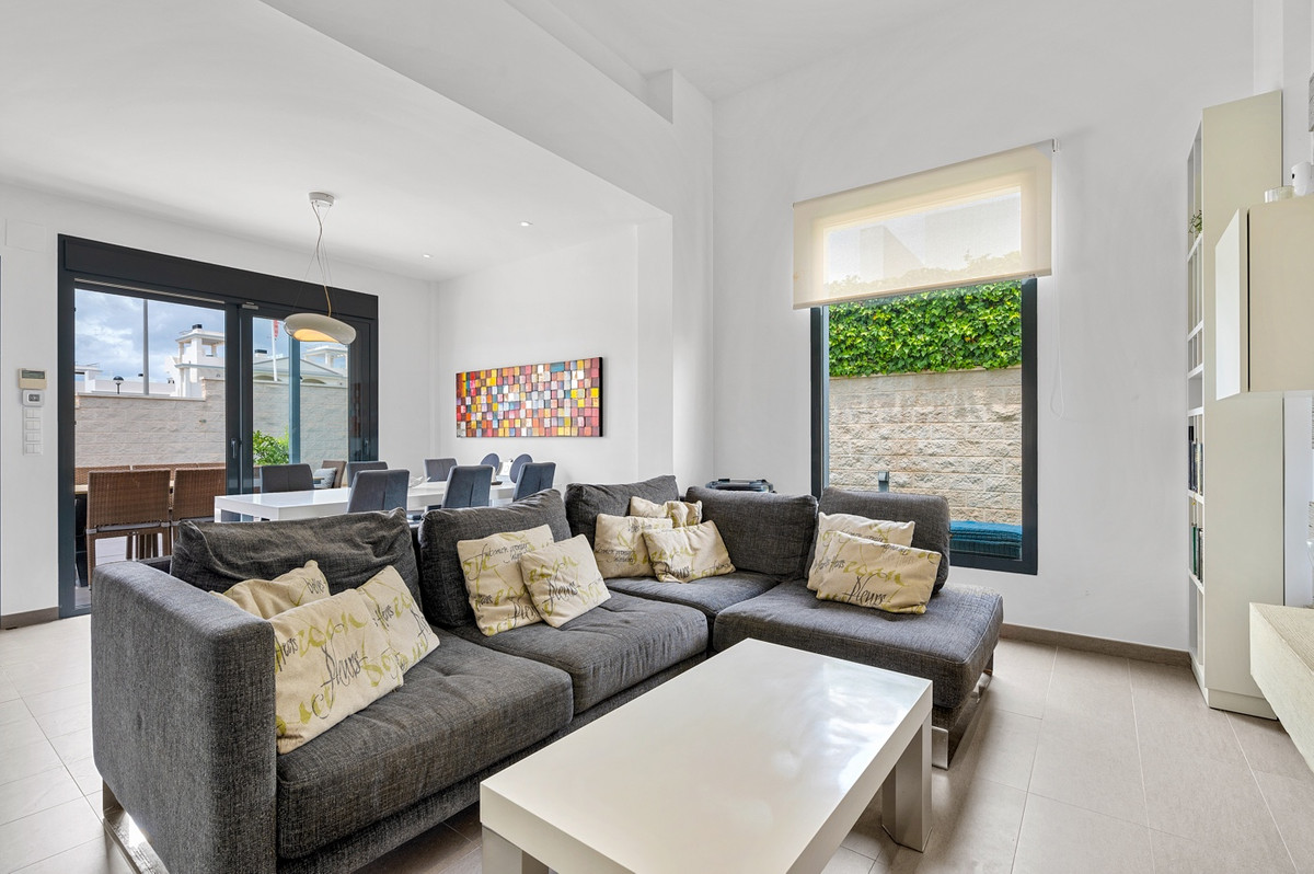 Se vende Villa - Chalet de 3 dormitorios en Costa Blanca, Alicante, España