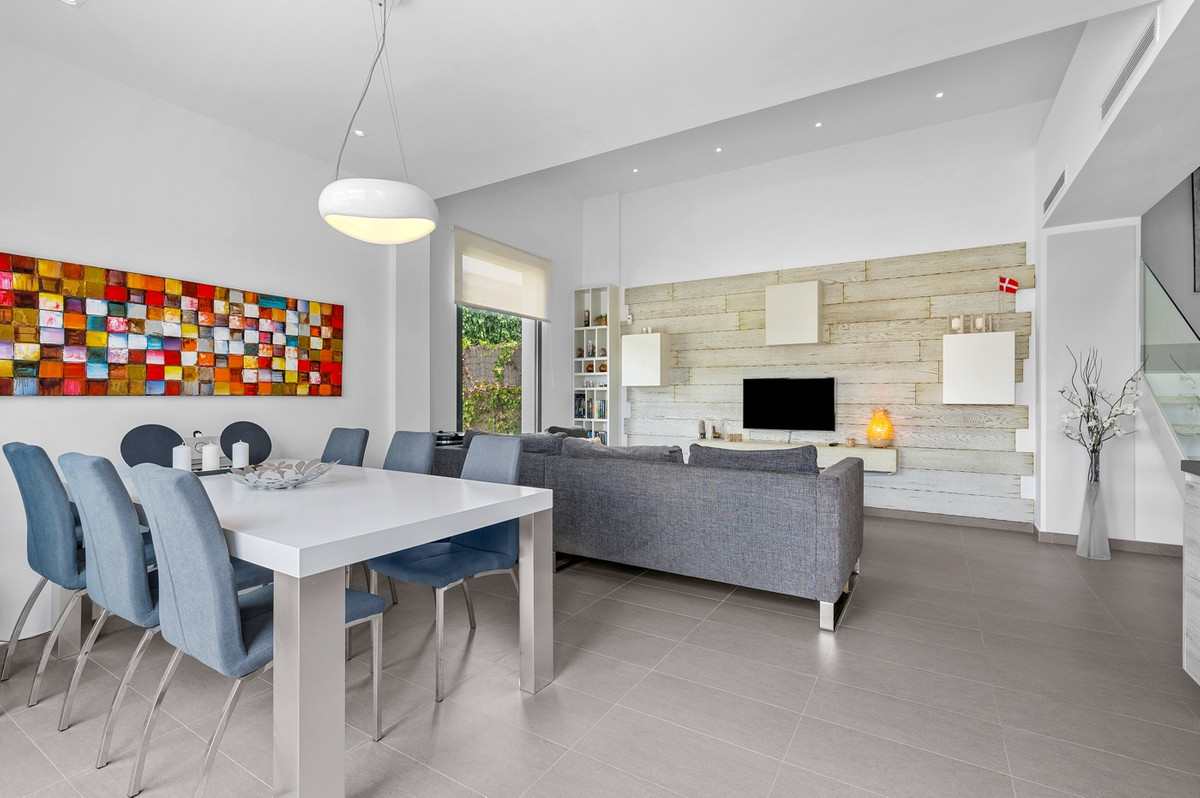 Se vende Villa - Chalet de 3 dormitorios en Costa Blanca, Alicante, España
