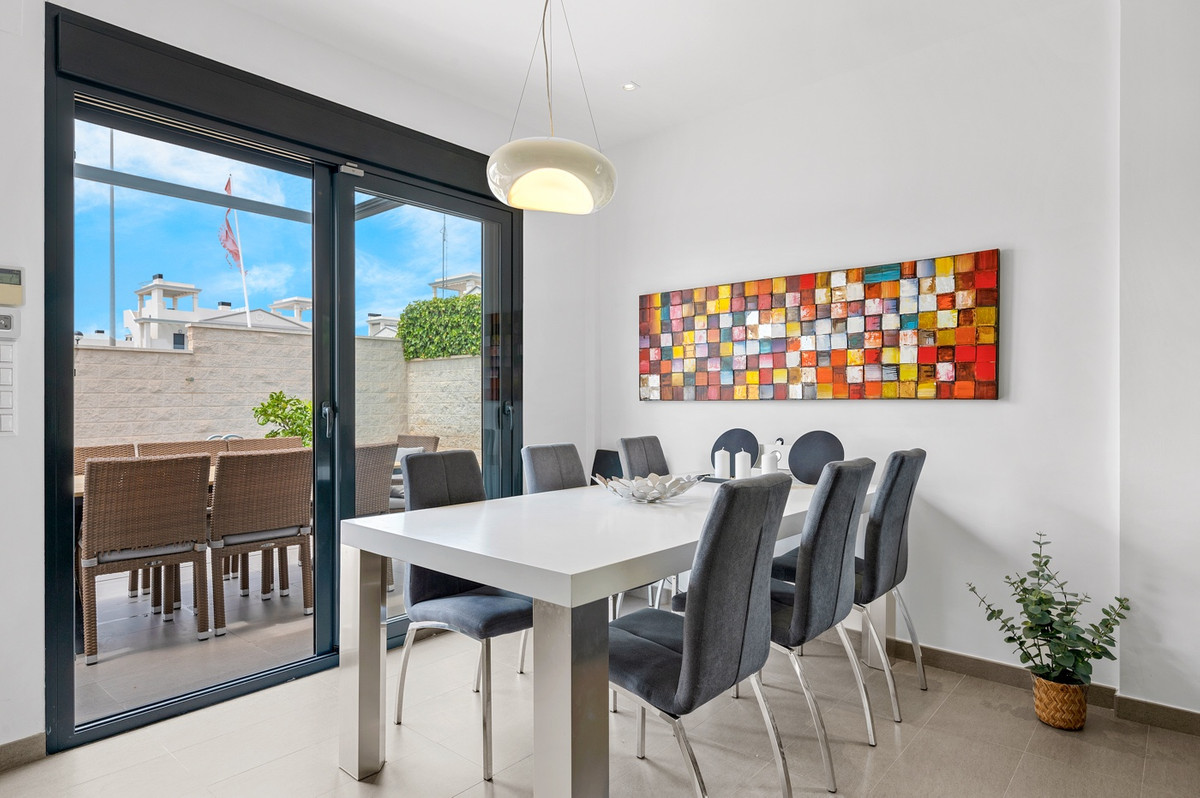 Se vende Villa - Chalet de 3 dormitorios en Costa Blanca, Alicante, España