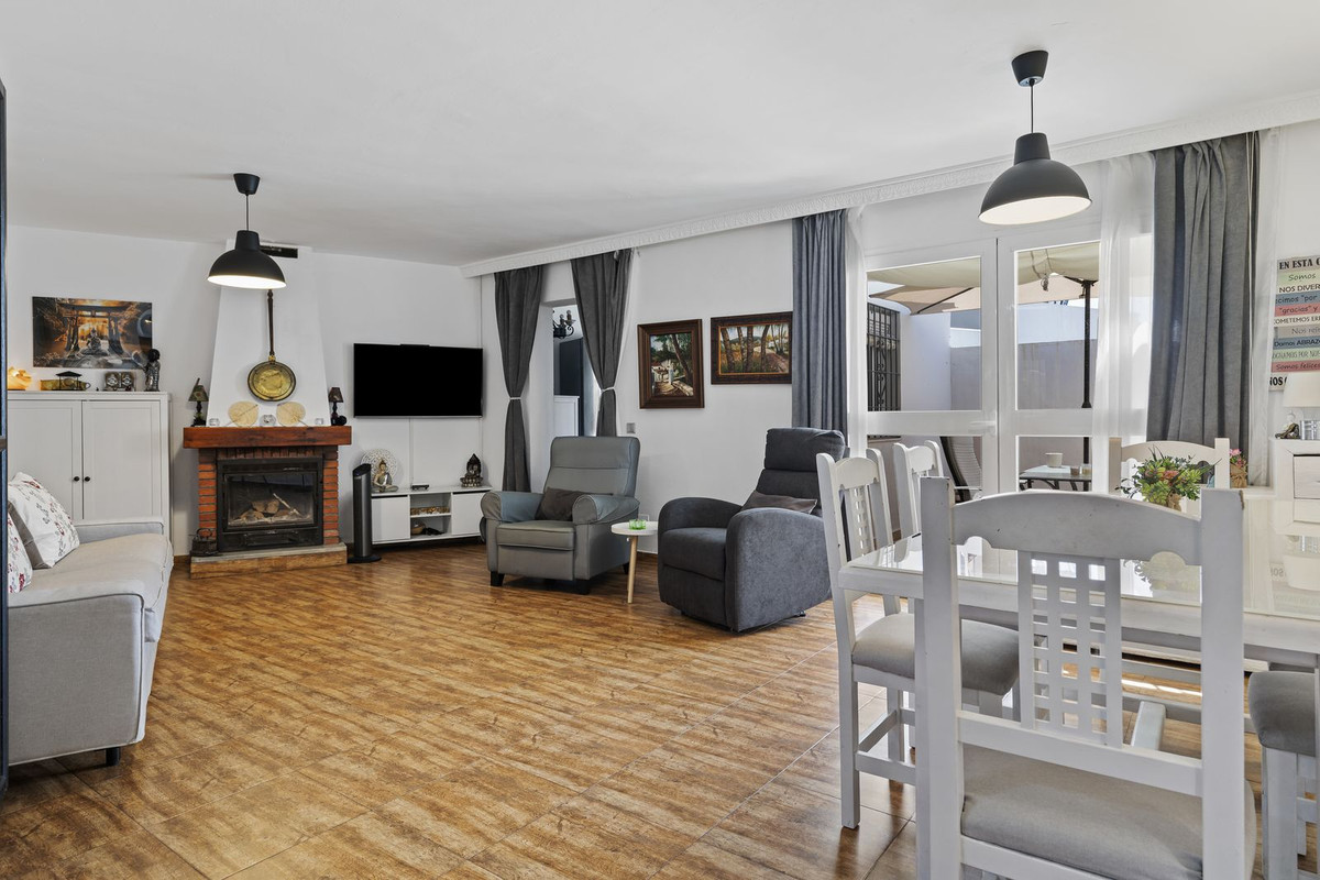 4 Bed Townhouse for sale in Fuengirola Costa Del Sol, Málaga, Spain