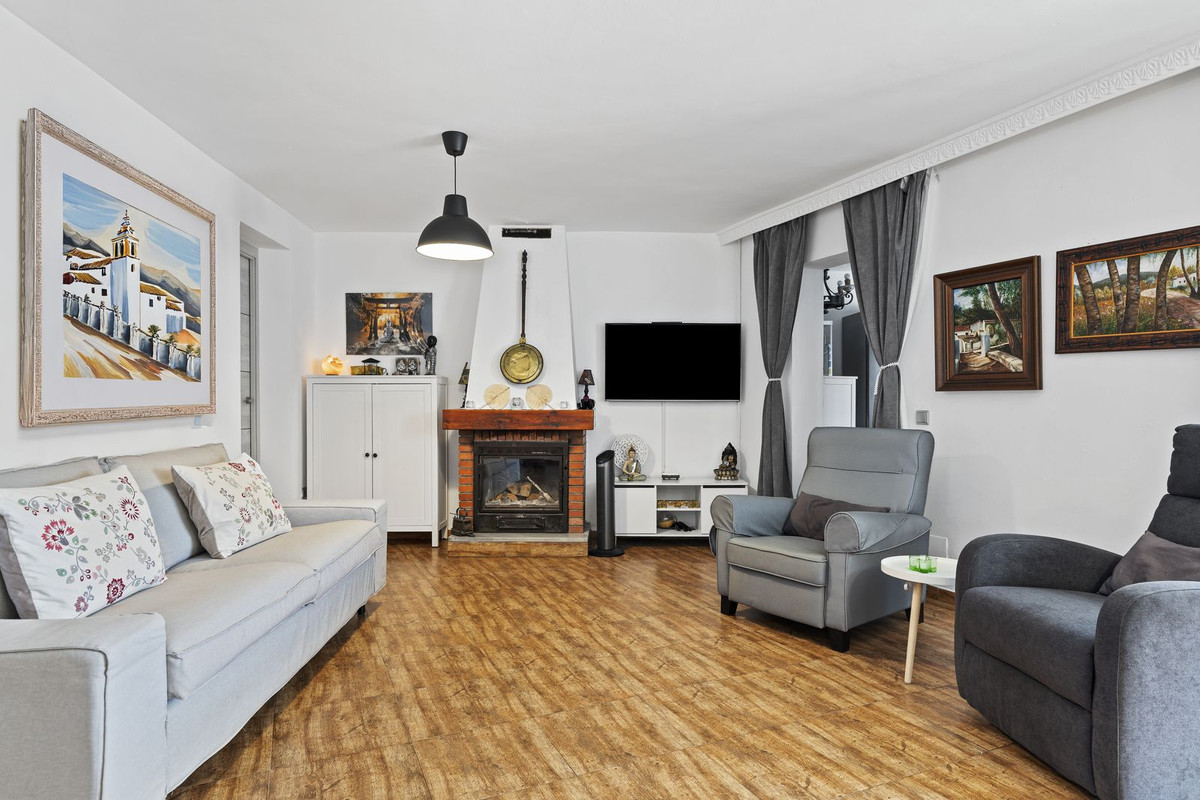 4 Bed Townhouse for sale in Fuengirola Costa Del Sol, Málaga, Spain