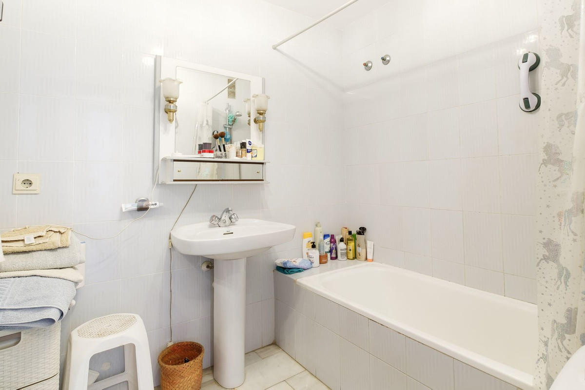 2 Bed Apartment for sale in Nerja Costa Del Sol East, Málaga, Spain