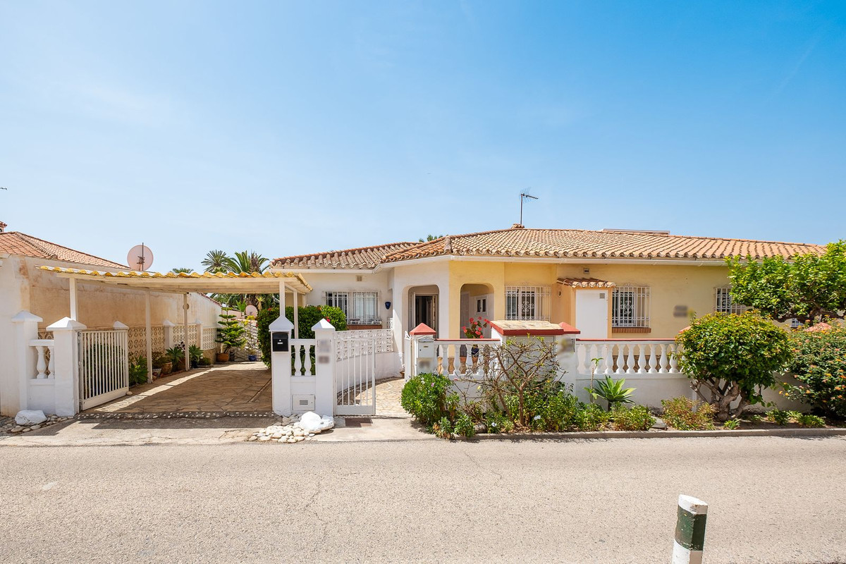 2 Bed Townhouse for sale in Torrox Costa Costa Del Sol East, Málaga, Spain
