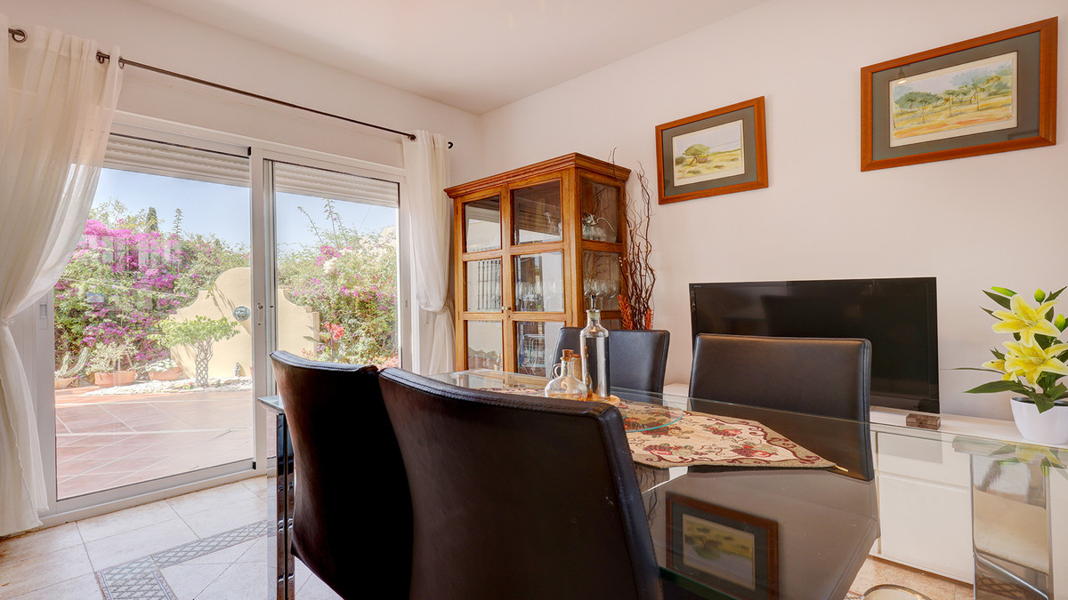 5 Bed Townhouse for sale in Casares Costa Del Sol, Málaga, Spain