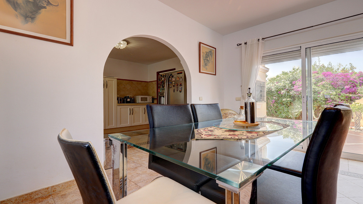 5 Bed Townhouse for sale in Casares Costa Del Sol, Málaga, Spain