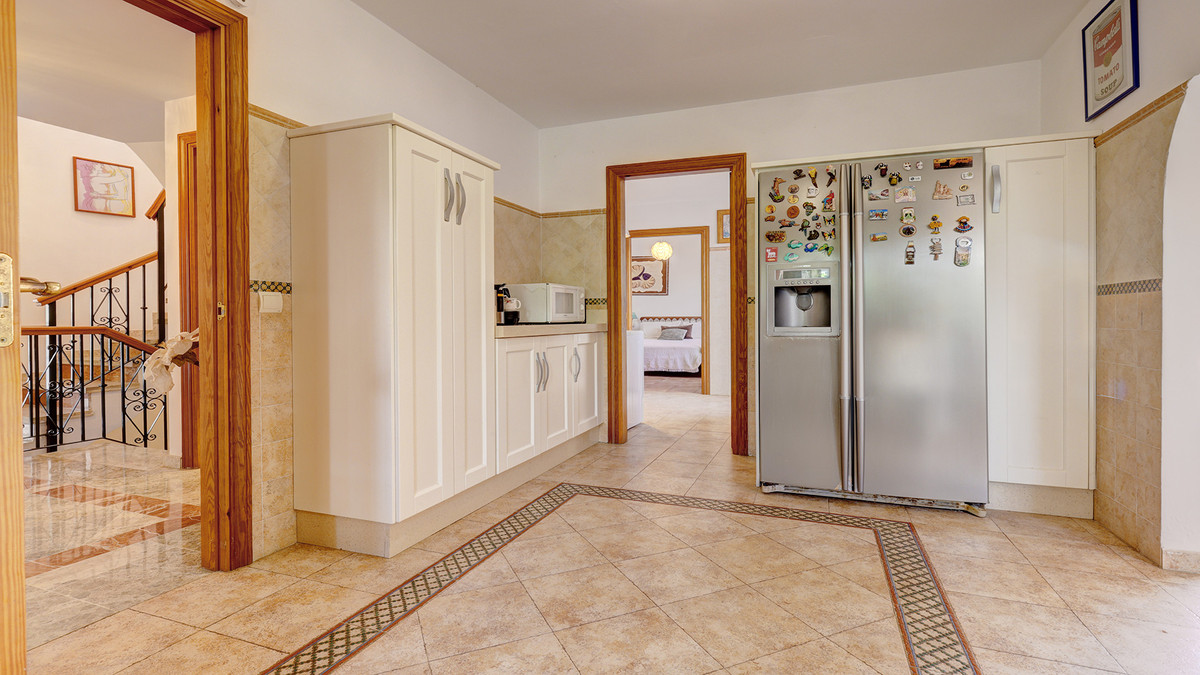 5 Bed Townhouse for sale in Casares Costa Del Sol, Málaga, Spain