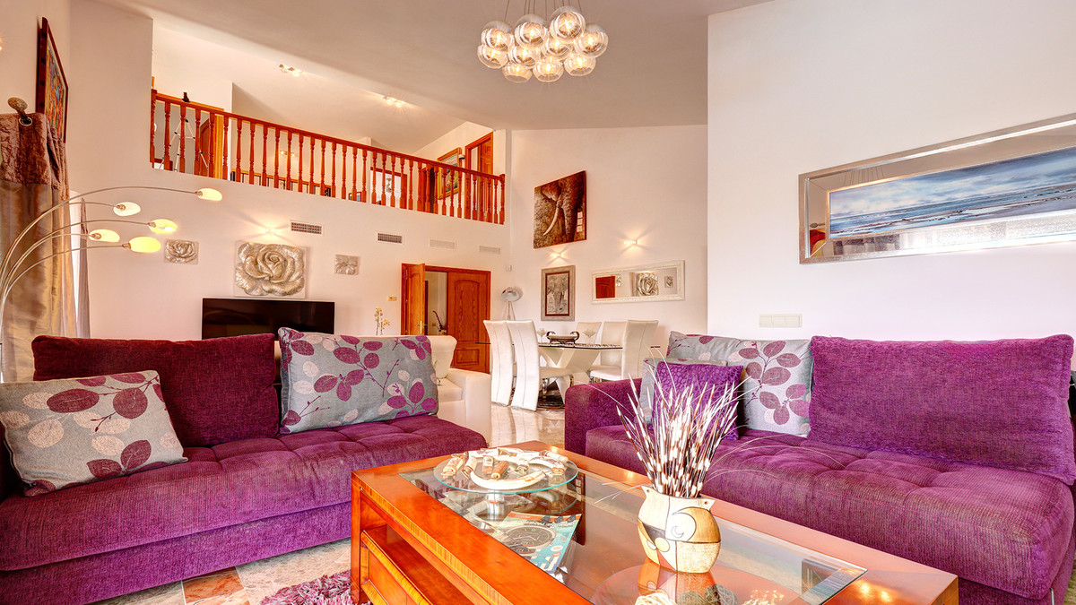 5 Bed Townhouse for sale in Casares Costa Del Sol, Málaga, Spain