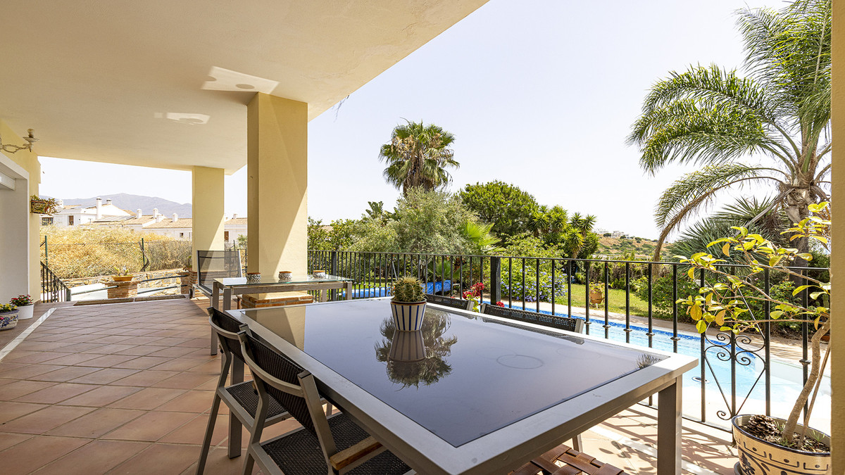 5 Bed Townhouse for sale in Casares Costa Del Sol, Málaga, Spain