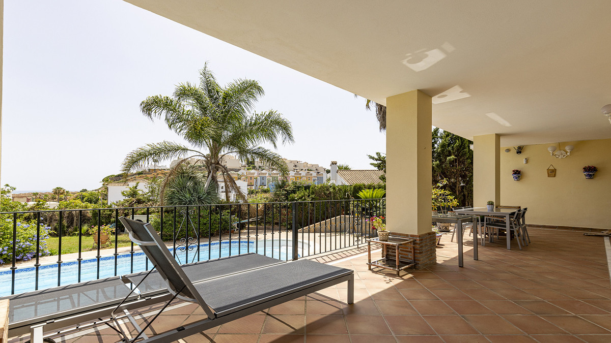 5 Bed Townhouse for sale in Casares Costa Del Sol, Málaga, Spain