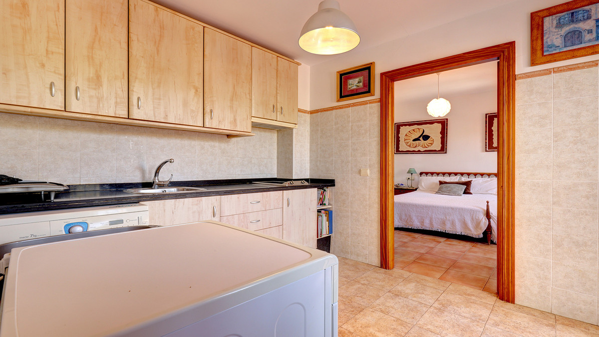 5 Bed Townhouse for sale in Casares Costa Del Sol, Málaga, Spain