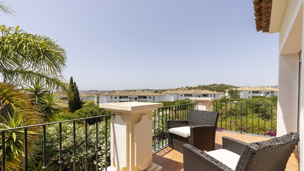 5 Bed Townhouse for sale in Casares Costa Del Sol, Málaga, Spain