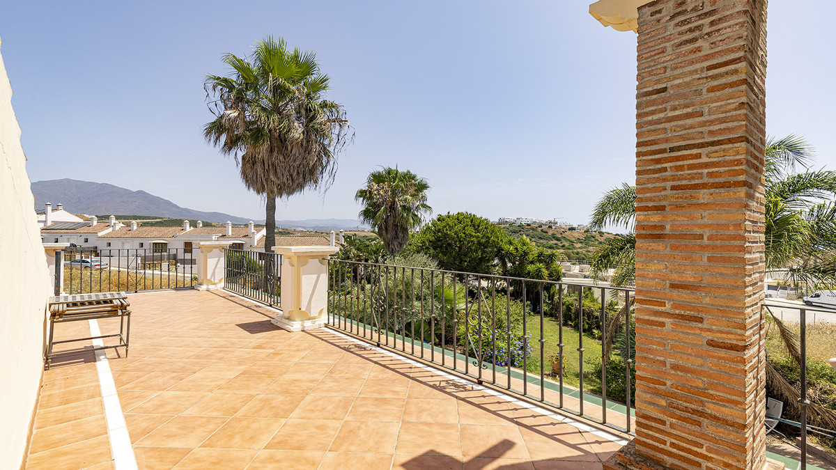 5 Bed Townhouse for sale in Casares Costa Del Sol, Málaga, Spain