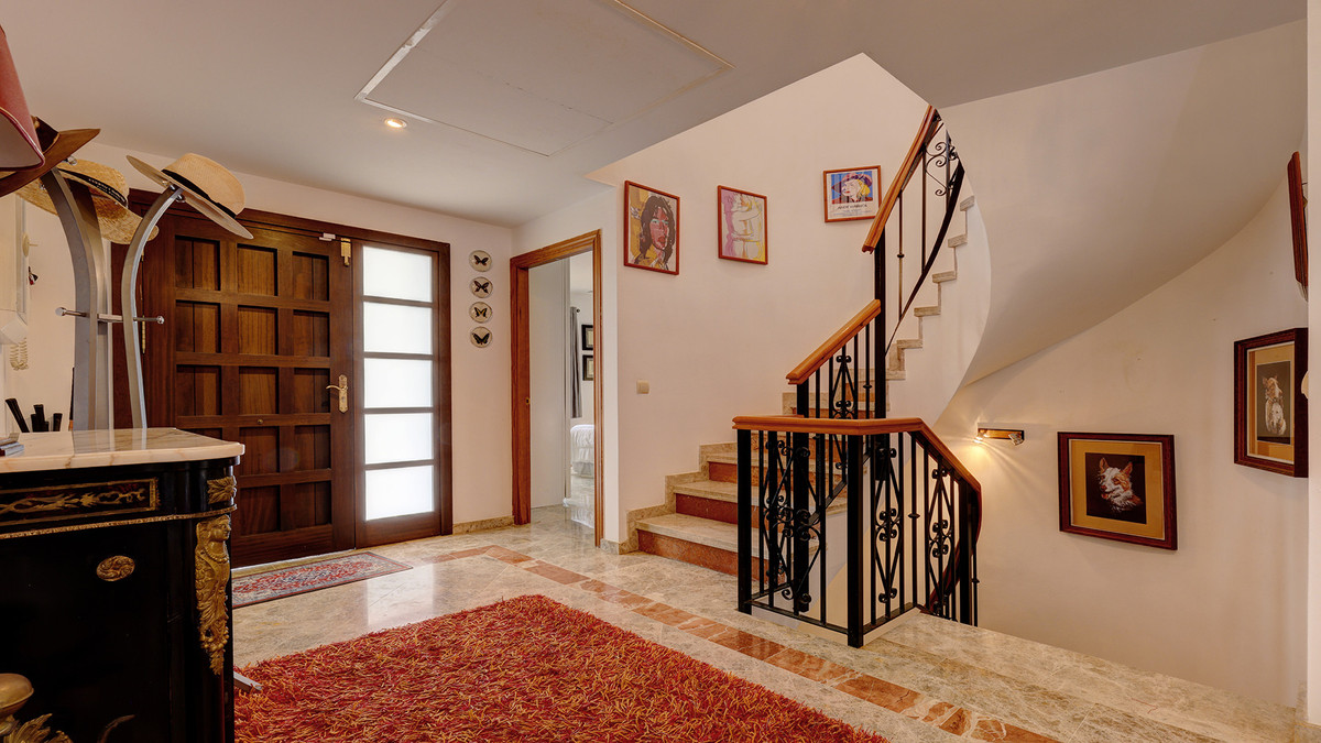 5 Bed Townhouse for sale in Casares Costa Del Sol, Málaga, Spain