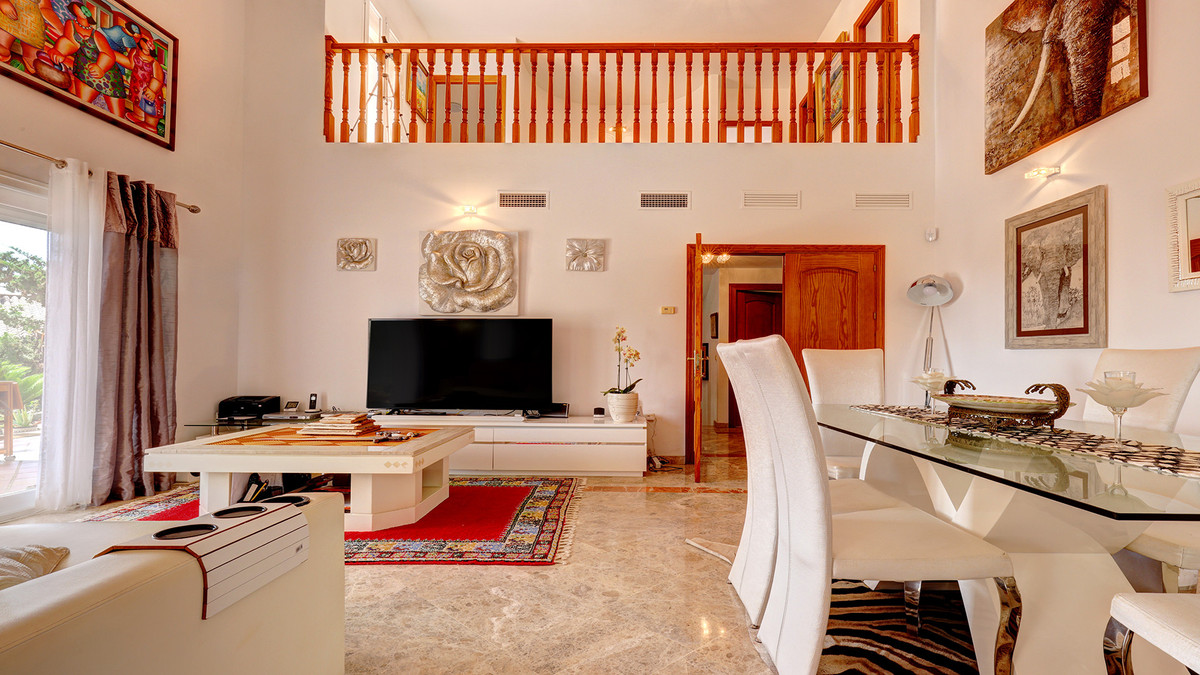 5 Bed Townhouse for sale in Casares Costa Del Sol, Málaga, Spain