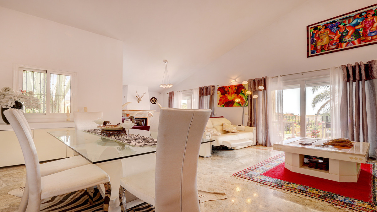 5 Bed Townhouse for sale in Casares Costa Del Sol, Málaga, Spain