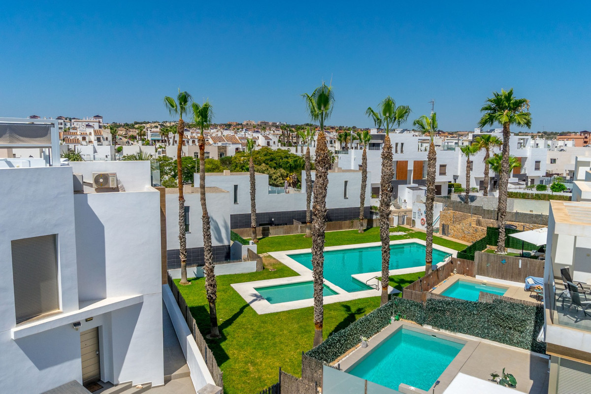 Se vende Villa - Chalet de 3 dormitorios en Costa Blanca, Alicante, España