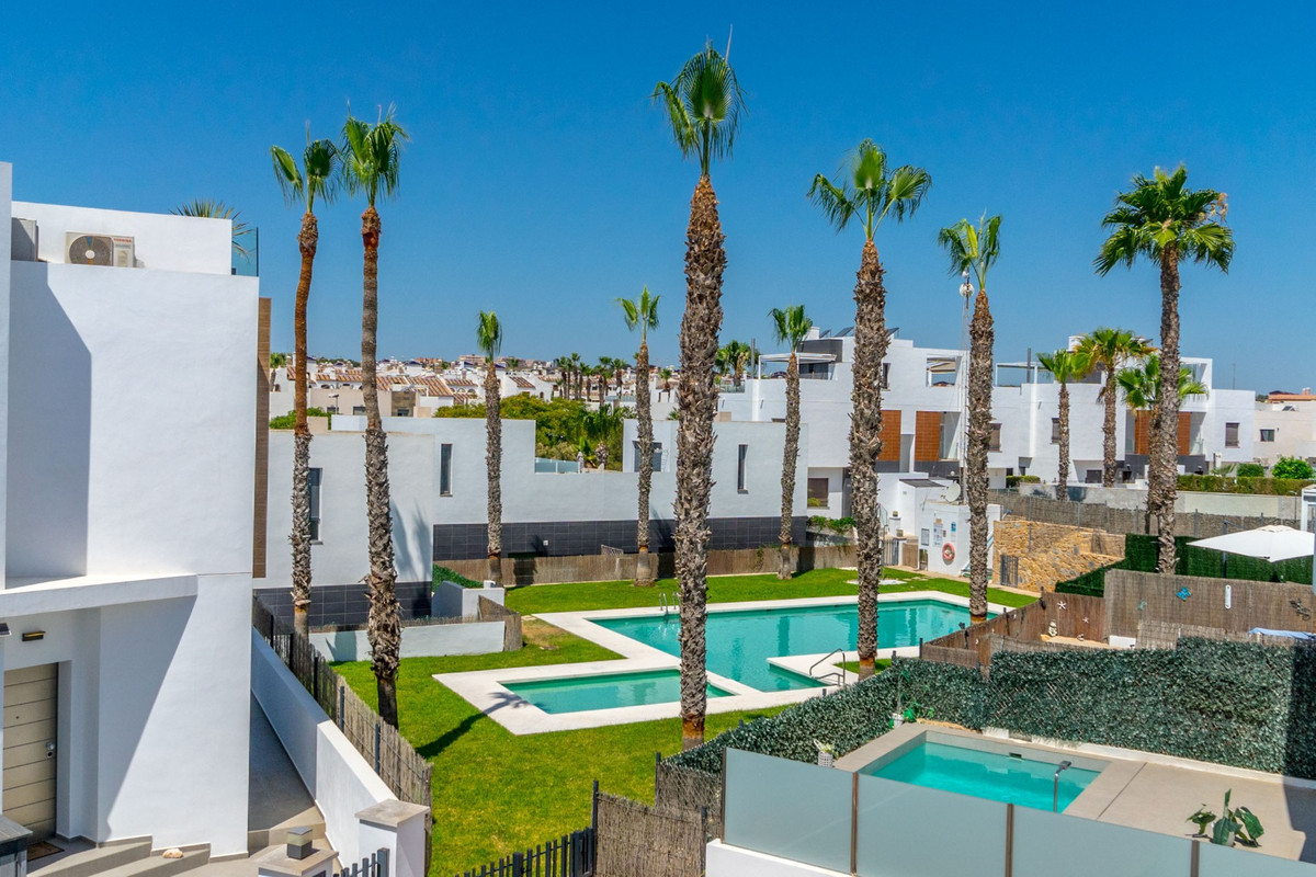 Se vende Villa - Chalet de 3 dormitorios en Costa Blanca, Alicante, España