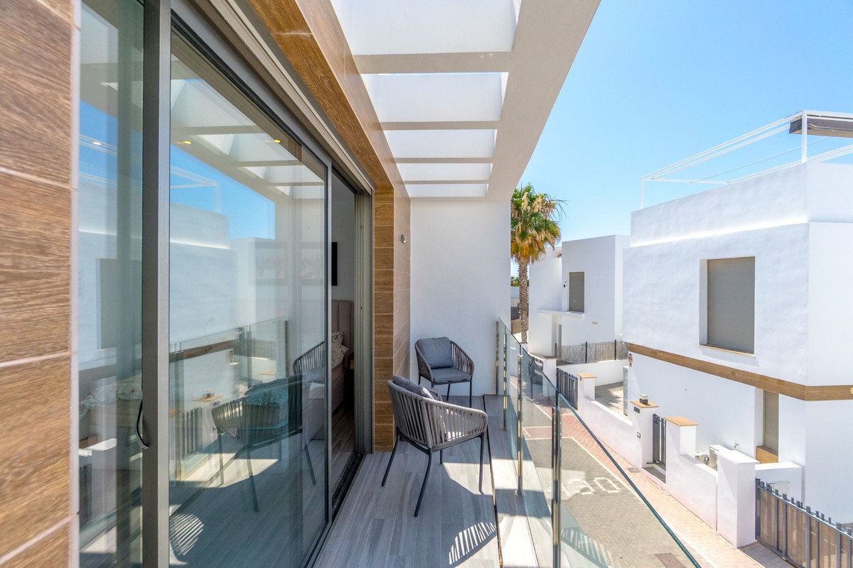 Se vende Villa - Chalet de 3 dormitorios en Costa Blanca, Alicante, España