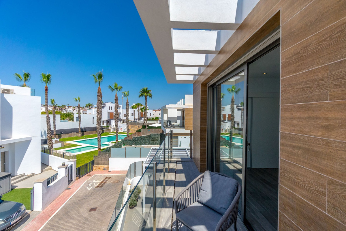 Se vende Villa - Chalet de 3 dormitorios en Costa Blanca, Alicante, España