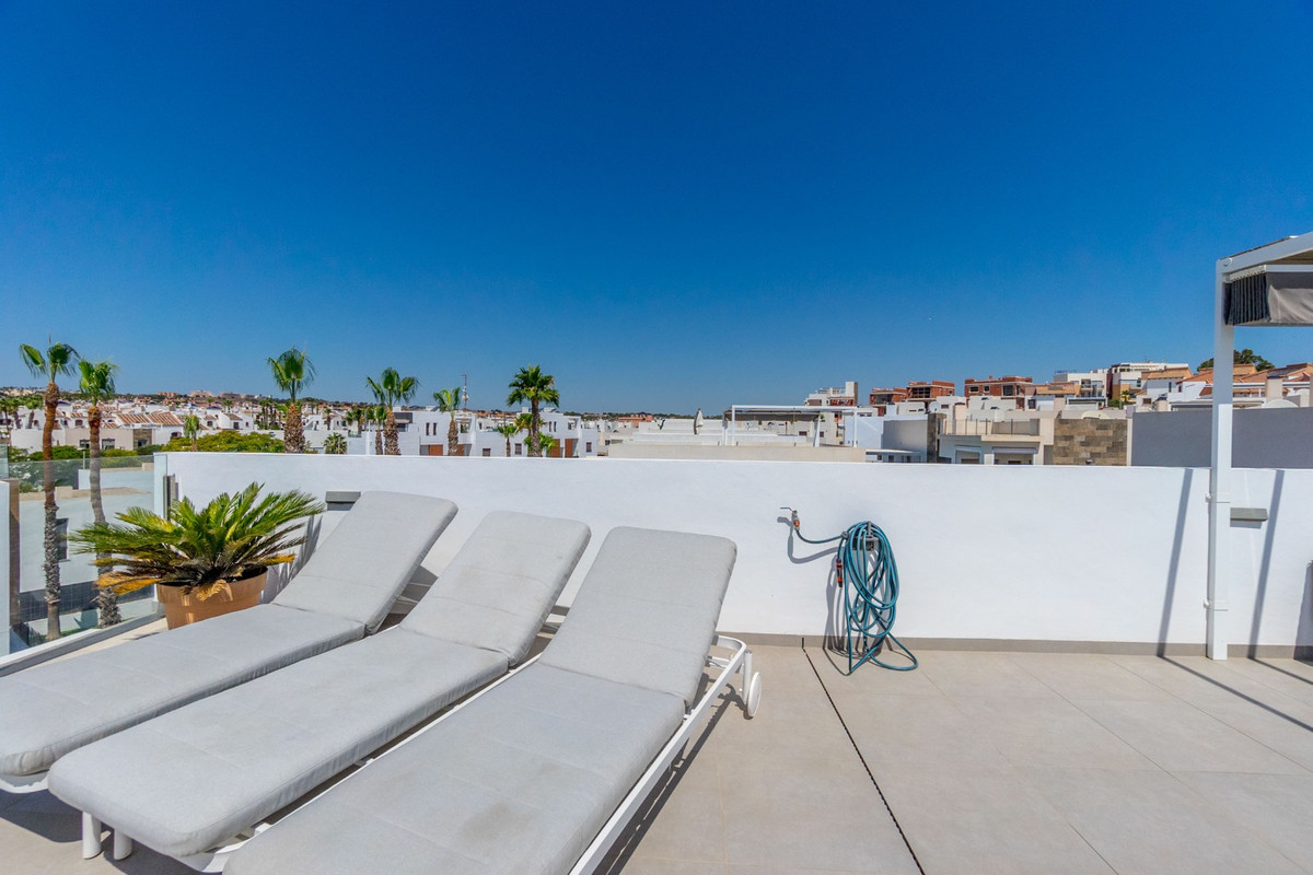 Se vende Villa - Chalet de 3 dormitorios en Costa Blanca, Alicante, España