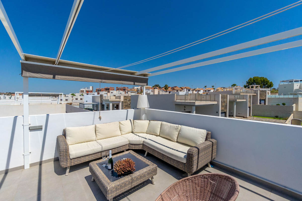 Se vende Villa - Chalet de 3 dormitorios en Costa Blanca, Alicante, España