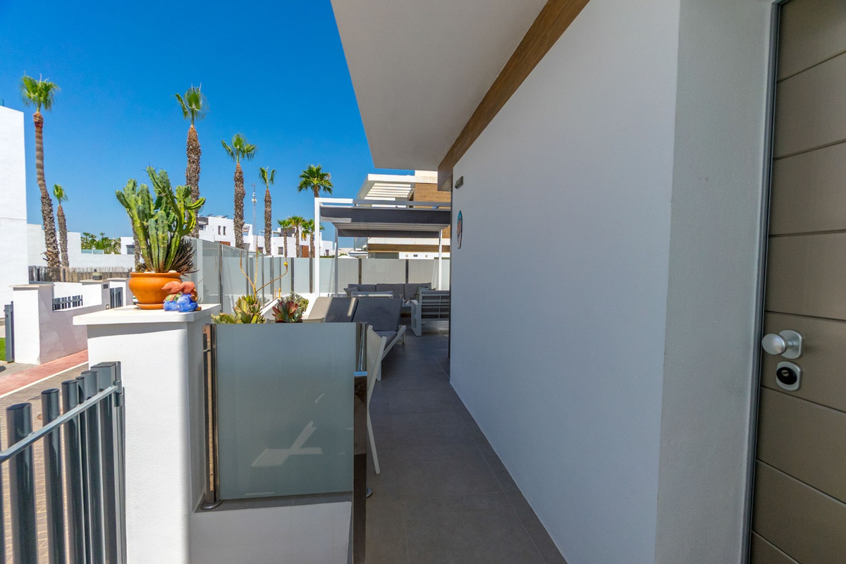 Se vende Villa - Chalet de 3 dormitorios en Costa Blanca, Alicante, España