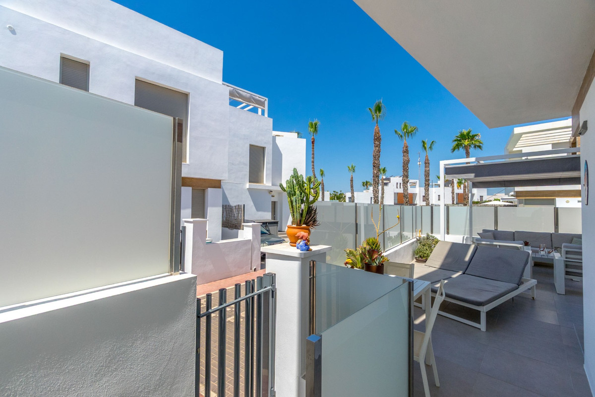 Se vende Villa - Chalet de 3 dormitorios en Costa Blanca, Alicante, España