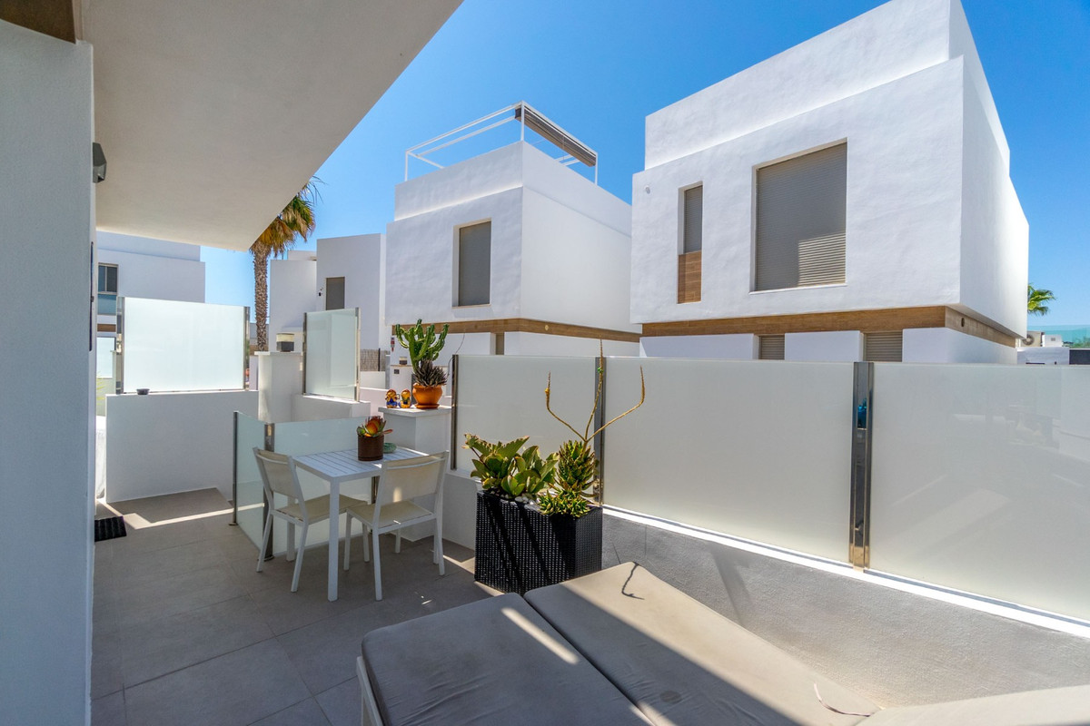 Se vende Villa - Chalet de 3 dormitorios en Costa Blanca, Alicante, España