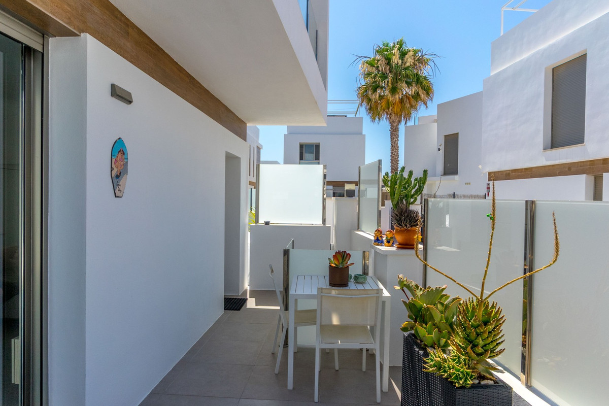 Se vende Villa - Chalet de 3 dormitorios en Costa Blanca, Alicante, España