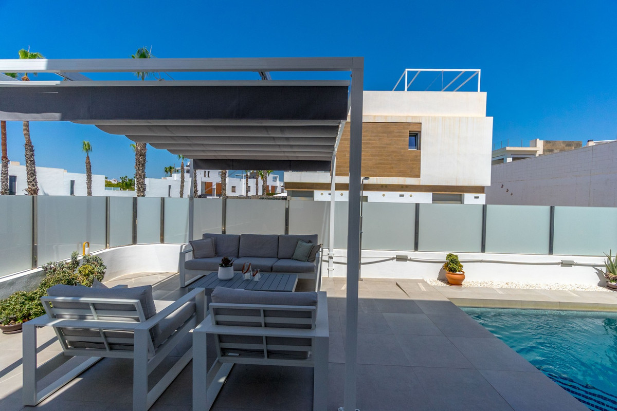 Se vende Villa - Chalet de 3 dormitorios en Costa Blanca, Alicante, España