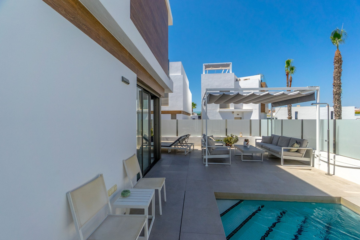 Se vende Villa - Chalet de 3 dormitorios en Costa Blanca, Alicante, España