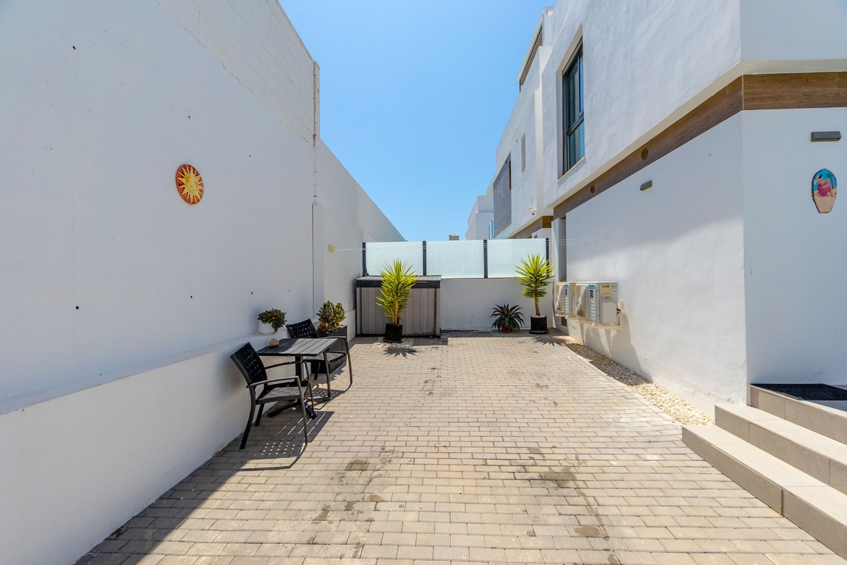 Se vende Villa - Chalet de 3 dormitorios en Costa Blanca, Alicante, España