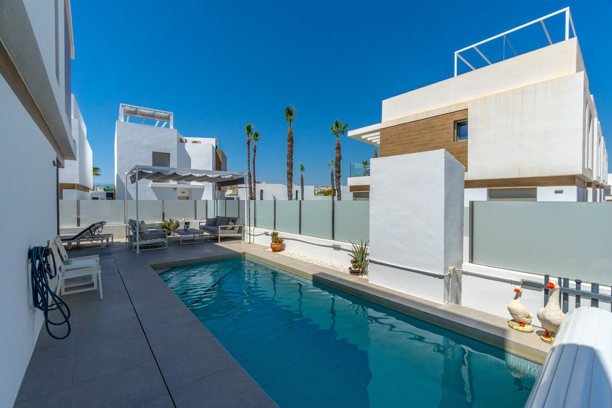 Se vende Villa - Chalet de 3 dormitorios en Costa Blanca, Alicante, España