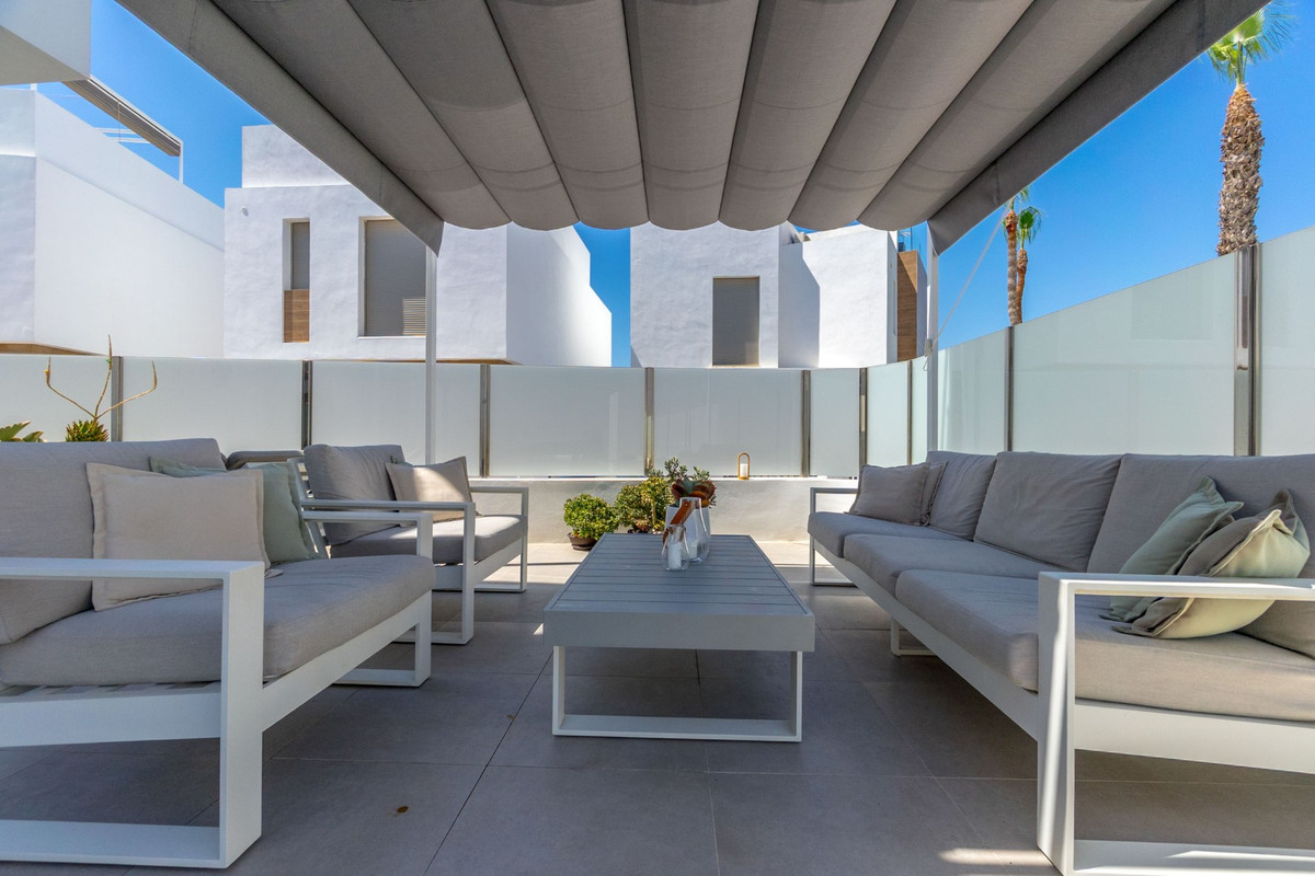 Se vende Villa - Chalet de 3 dormitorios en Costa Blanca, Alicante, España