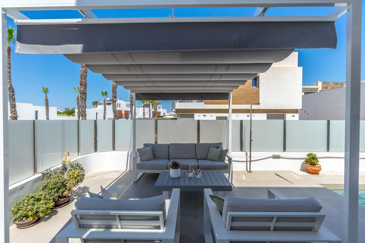 Se vende Villa - Chalet de 3 dormitorios en Costa Blanca, Alicante, España