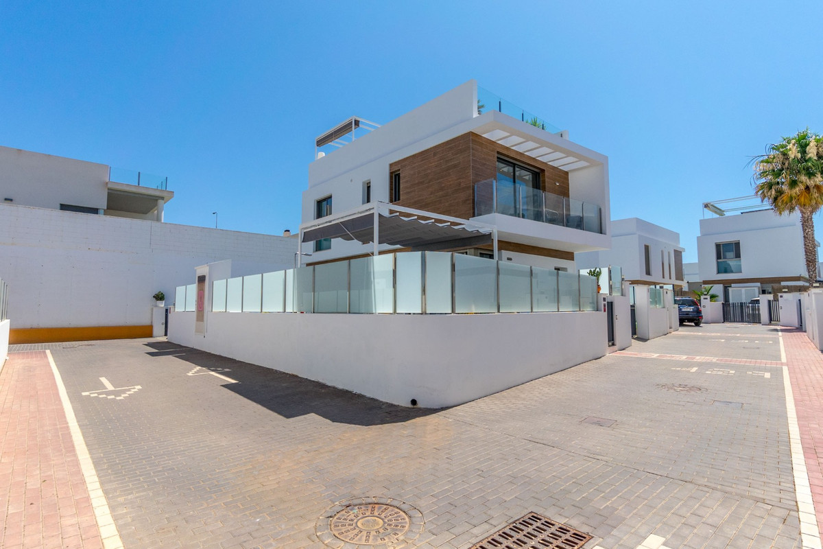 Se vende Villa - Chalet de 3 dormitorios en Costa Blanca, Alicante, España