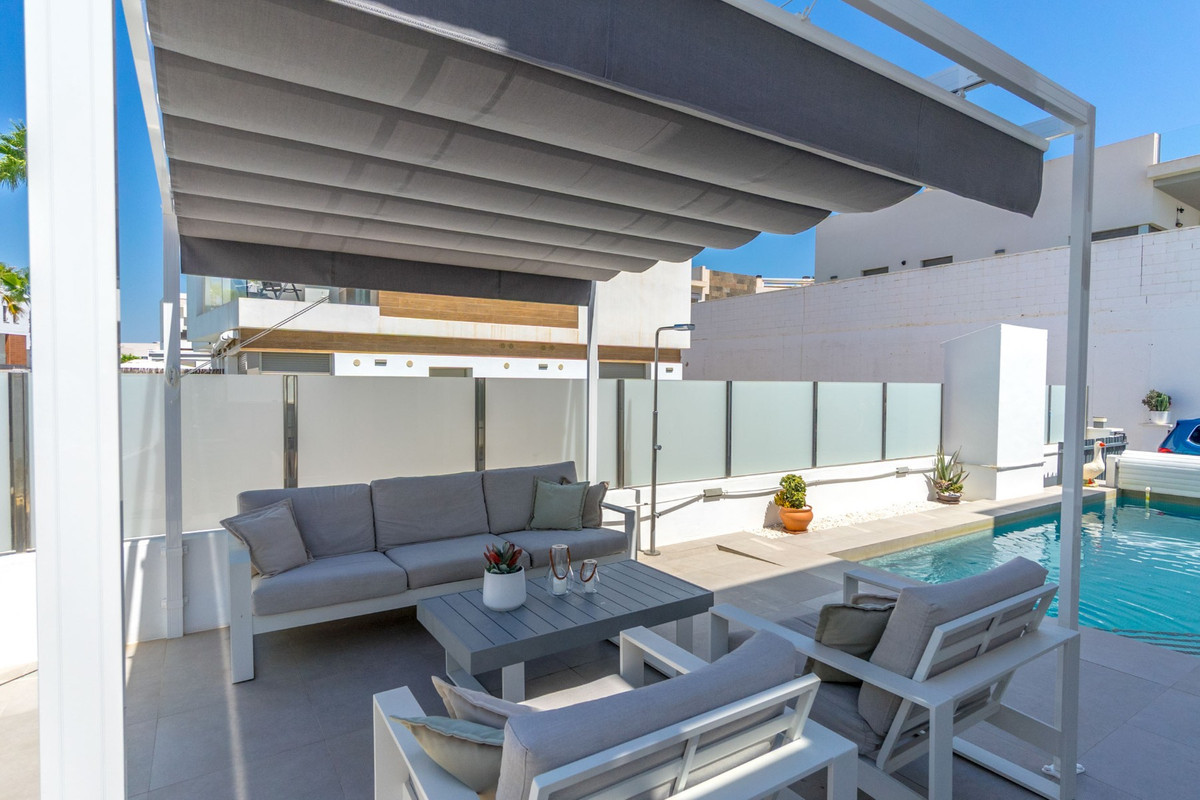 Se vende Villa - Chalet de 3 dormitorios en Costa Blanca, Alicante, España